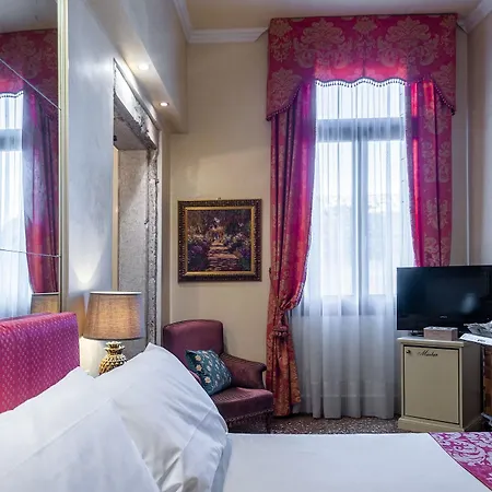 Palazzo Odoni 3* Venice