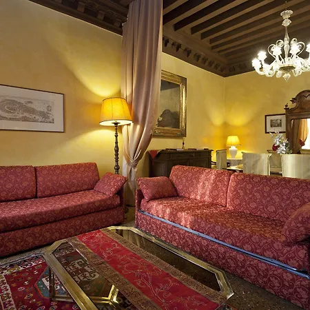 帕拉佐欧多尼酒店 招待所