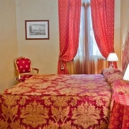 帕拉佐欧多尼酒店 4*