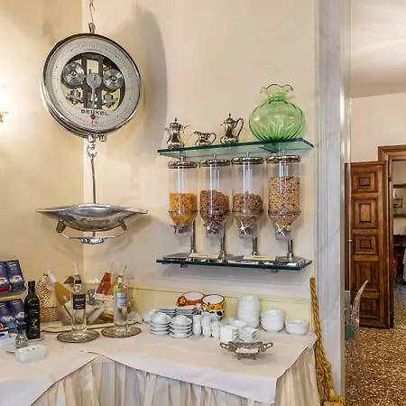 帕拉佐欧多尼酒店 4*