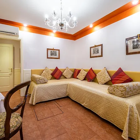 帕拉佐欧多尼酒店 招待所