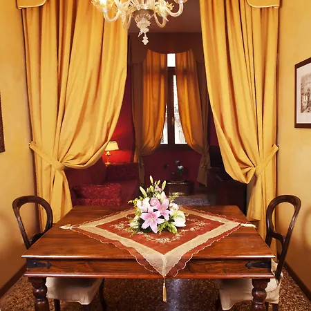 Πανσιόν Palazzo Odoni 4*